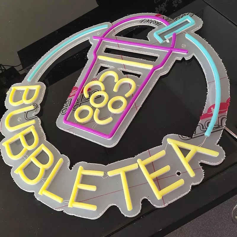 day_nhua_deo_di_chu_neon_sign_6